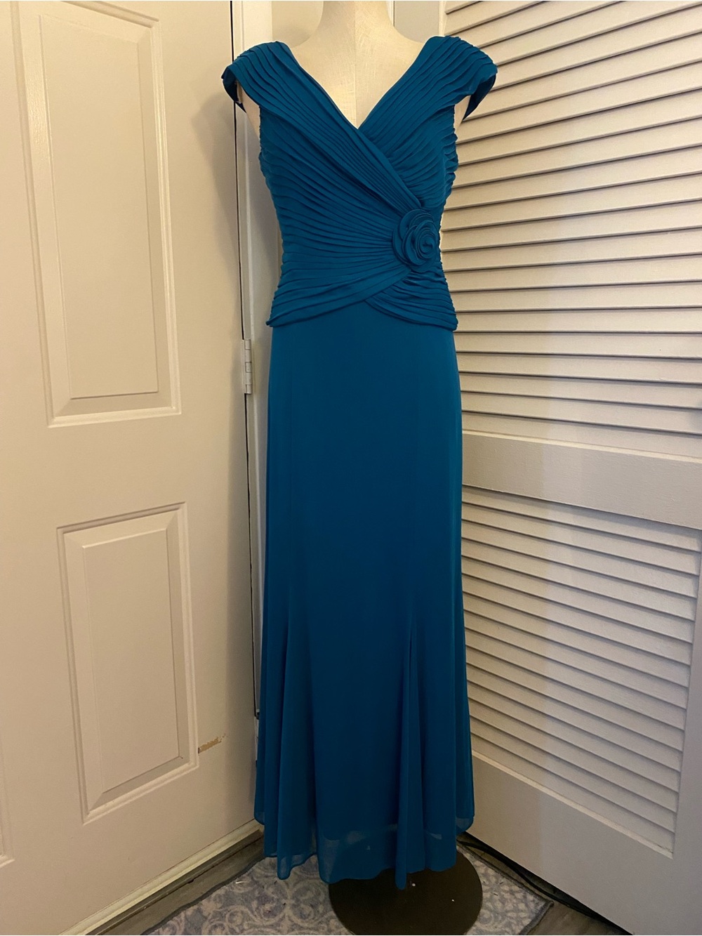 Vintage “Alex Evenings” Teal V-Neck Pleated Evening Gown- Size Large Petite
